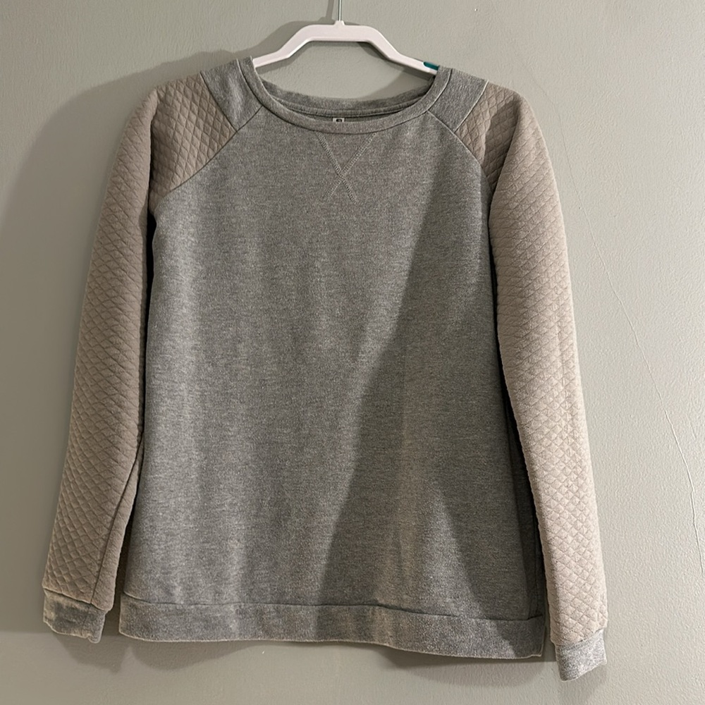 GUC gray Fabletics sweat top size medium